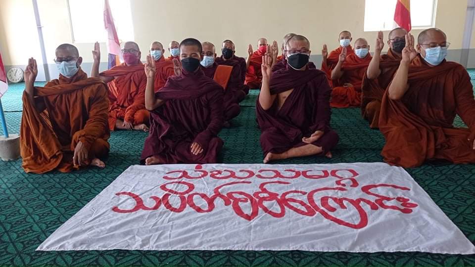 Daniel78037553's tweet photo. Regular Prayer Strike by #Mandalay Sangha Union prayed for Peace,Freedom of Myanmar and safety of citizens. 
#ICJ_BringSACToJustice
#WhatsHappeningInMyanmar
#July23Coup https://t.co/PqmkDCZ49I