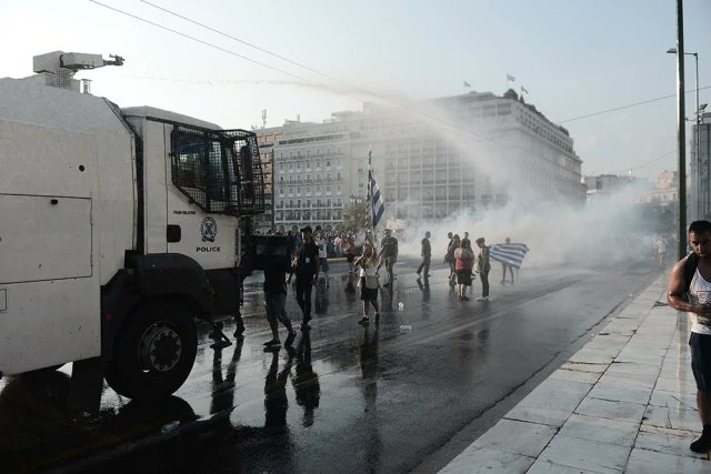 KoinManos's tweet photo. Νίκησε η δημοκρατία είχαν πει στο Εφετείο.

Και κάπως έτσι 9 μήνες μετά η χουντική #κυβερνηση_Μητσοτακη διέλυσε τη πιο ειρηνική διαδήλωση των τελευταίων ετών. Μαντέψτε γιατί; Γιατί το κύμα αντίδρασης είναι πολύ μεγαλύτερο από ότι περίμεναν. Και τους πονάει. Και έχει και συνέχεια https://t.co/hWJWSBPp7l