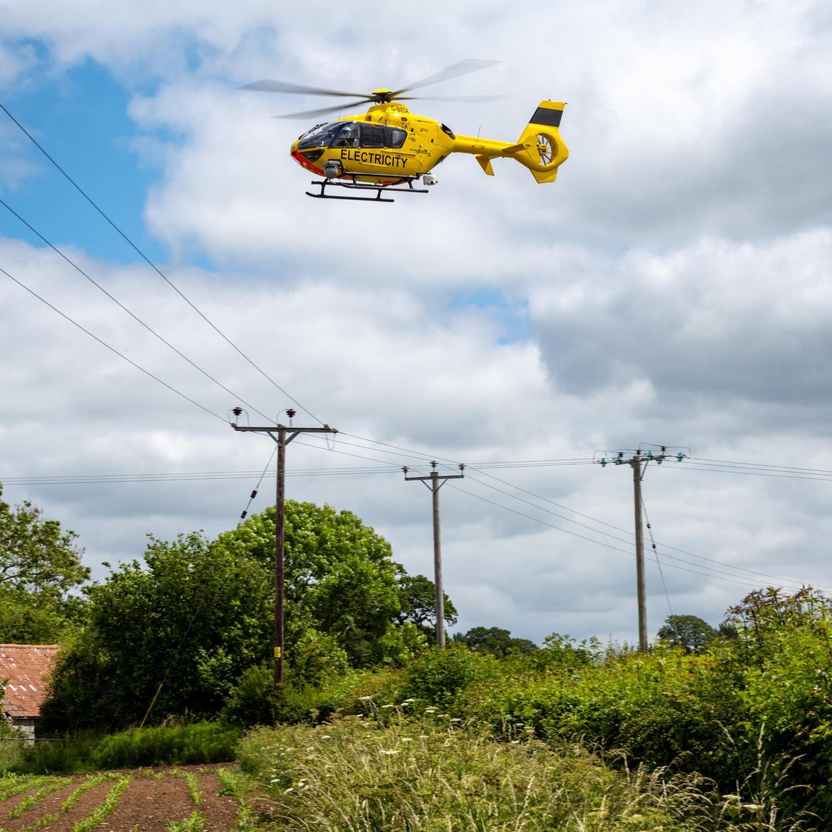 gridcustomersuk's tweet photo. Today our helicopters are patrolling #Swansea #Llanfihangel Mid and East #Devon and East #Mendip. Keep an eye out for them, give them a wave and send us your photos! #wpdspotted
πΈ Vertical Magazine https://t.co/zxM5pMsJlh