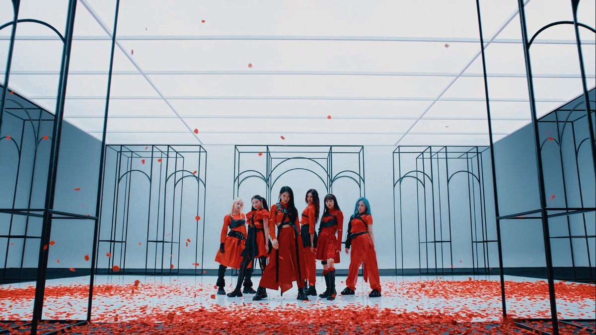 ForEverGlow999's tweet photo. The Everglow concert begins now! 🎉 Thank you for following the countdown and a special thanks to all the Forevers who purchased tickets to this concert. #EVERGLOW #EVERGLOW_CONCERT https://t.co/aulLRb89Q3