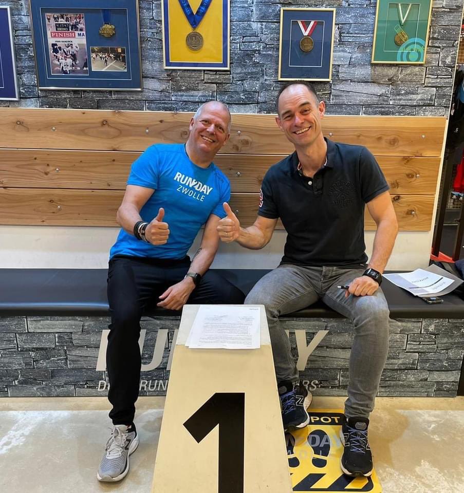 Sportief Nieuws! Run2Day Zwolle ondersteunt TV Triade voor de komende drie jaar. Hardlopen is na fietsen en zwemmen het laatste onderdeel waarop gepresteerd moet worden. Goed materiaal, techniek en houding is dan cruciaal voor een goede prestatie en ter voorkoming van blessures.