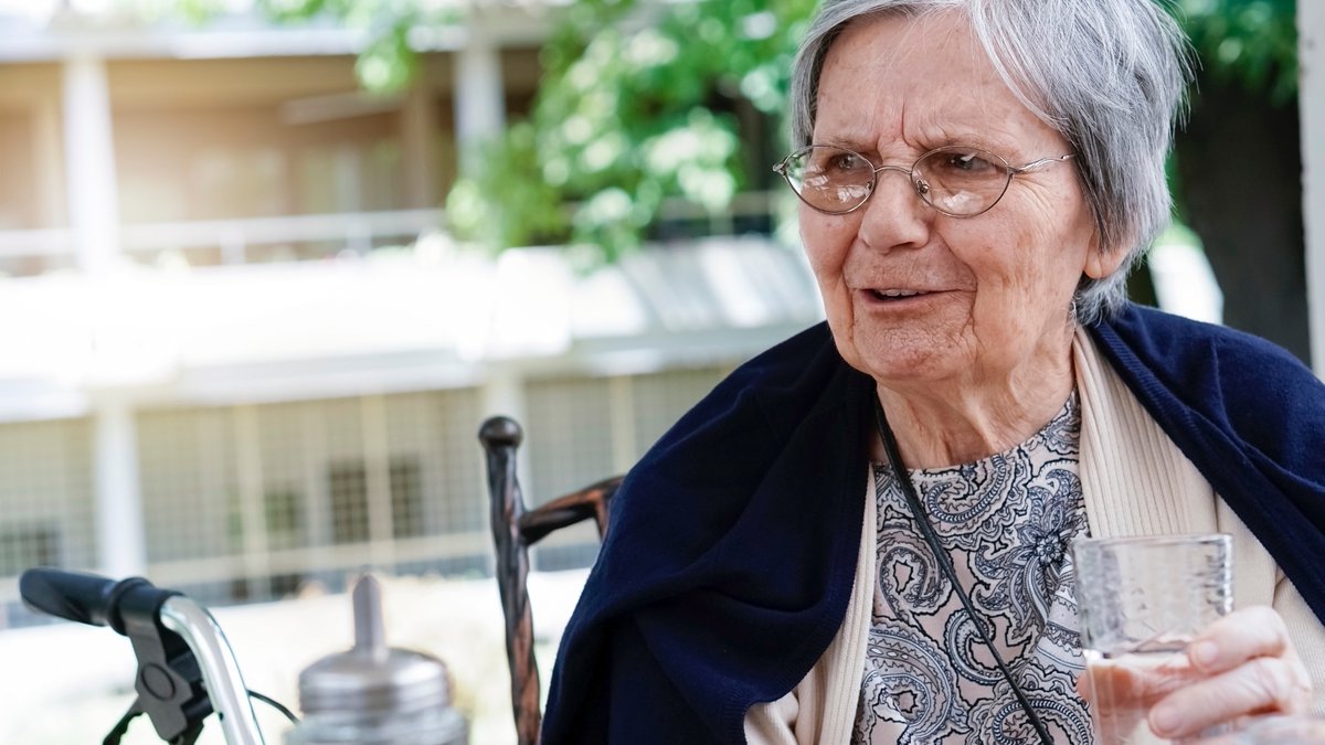 age_uk's tweet photo. Are your older loved ones feeling anxious now that #coronavirus restrictions have lifted?

There’s no right or wrong way to feel, and it’s important to know that they're not alone. Read our tips on how to cope with lockdown lifting: https://t.co/CbWh0ZtwgL https://t.co/QzVlanKkNJ