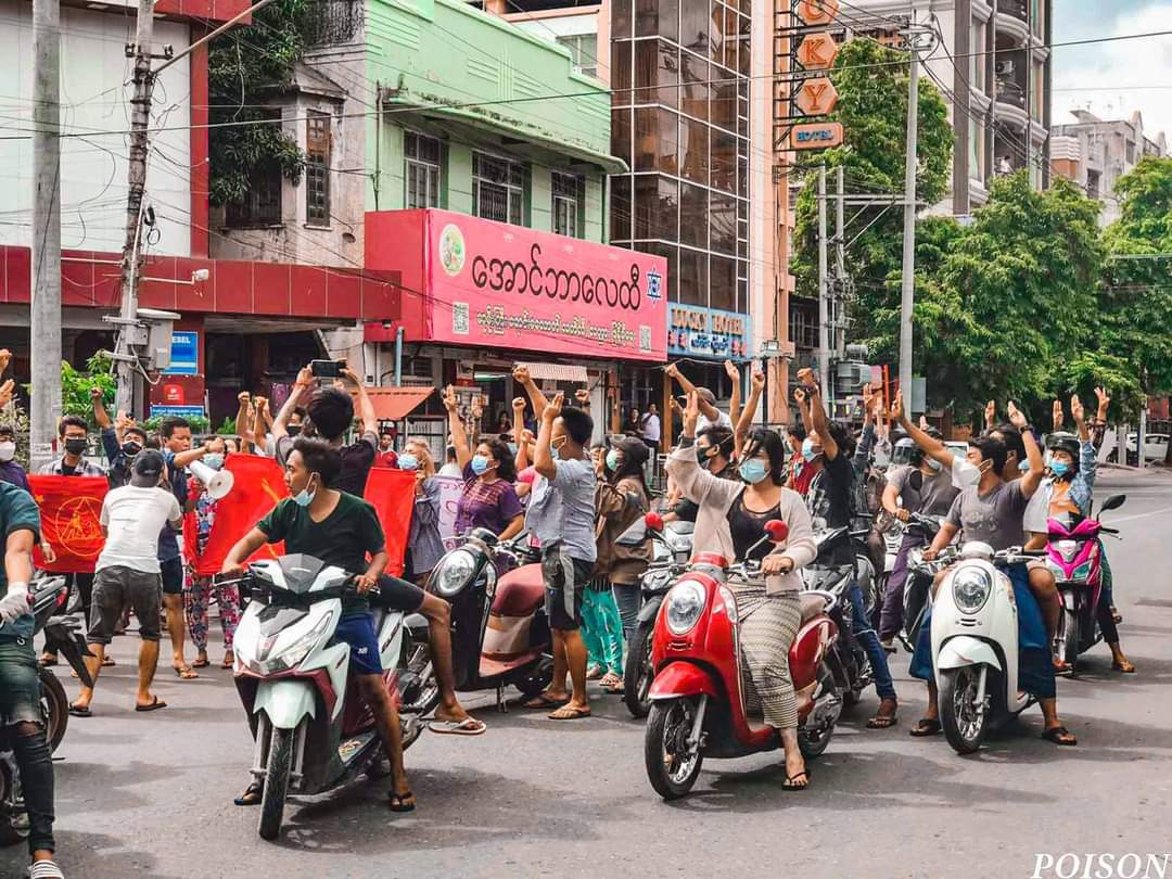 "မယိုင်လဲတဲ့ တပ်ပေါင်းစု ခိုင်မြဲတဲ့ တပ်ပေါင်းစု"
The #Mandalay coalition strike with Mandalar university students , MaharAungMyay public strike , Mandalay based universities'students and local residents marched on streets and protested against the coup.
#July23Coup