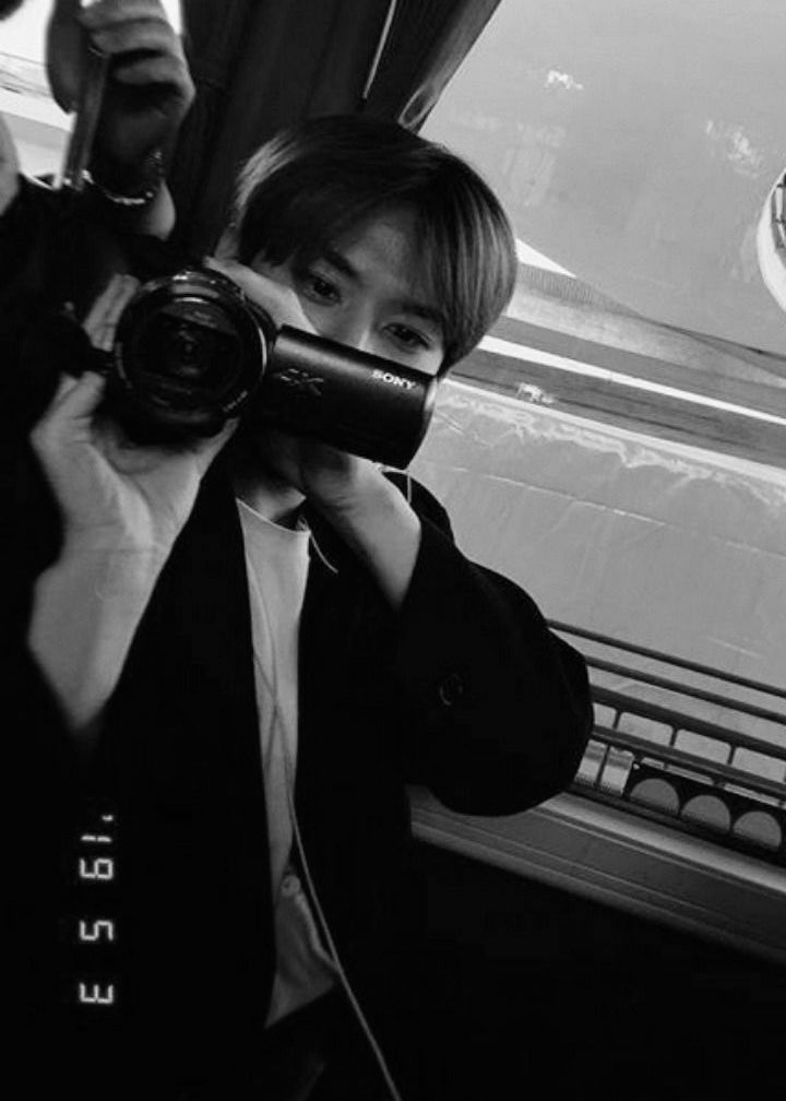 DEAR ANON
– lee minho x oc au prompt.

Hidden desires, hidden feelings, and hidden identity;

If two people that have known each other for the longest time discover their secrets, would they make their ends meet? Or would they find out a little too late?