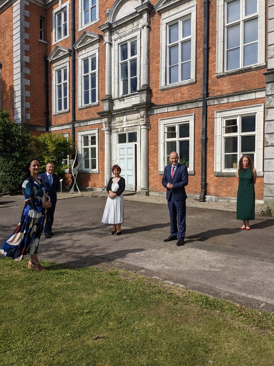 Design for the redevelopment of @CrawfordArtGall will be undertaken by @graftonarchs 🙌
Delighted to be in sunny Cork City today with @MichealMartinTD to make this announcement as part of the overall €29m project
+ always eager to browse the artwork 😎
https://t.co/P2eKawrjzY https://t.co/RYEzJdSSM0