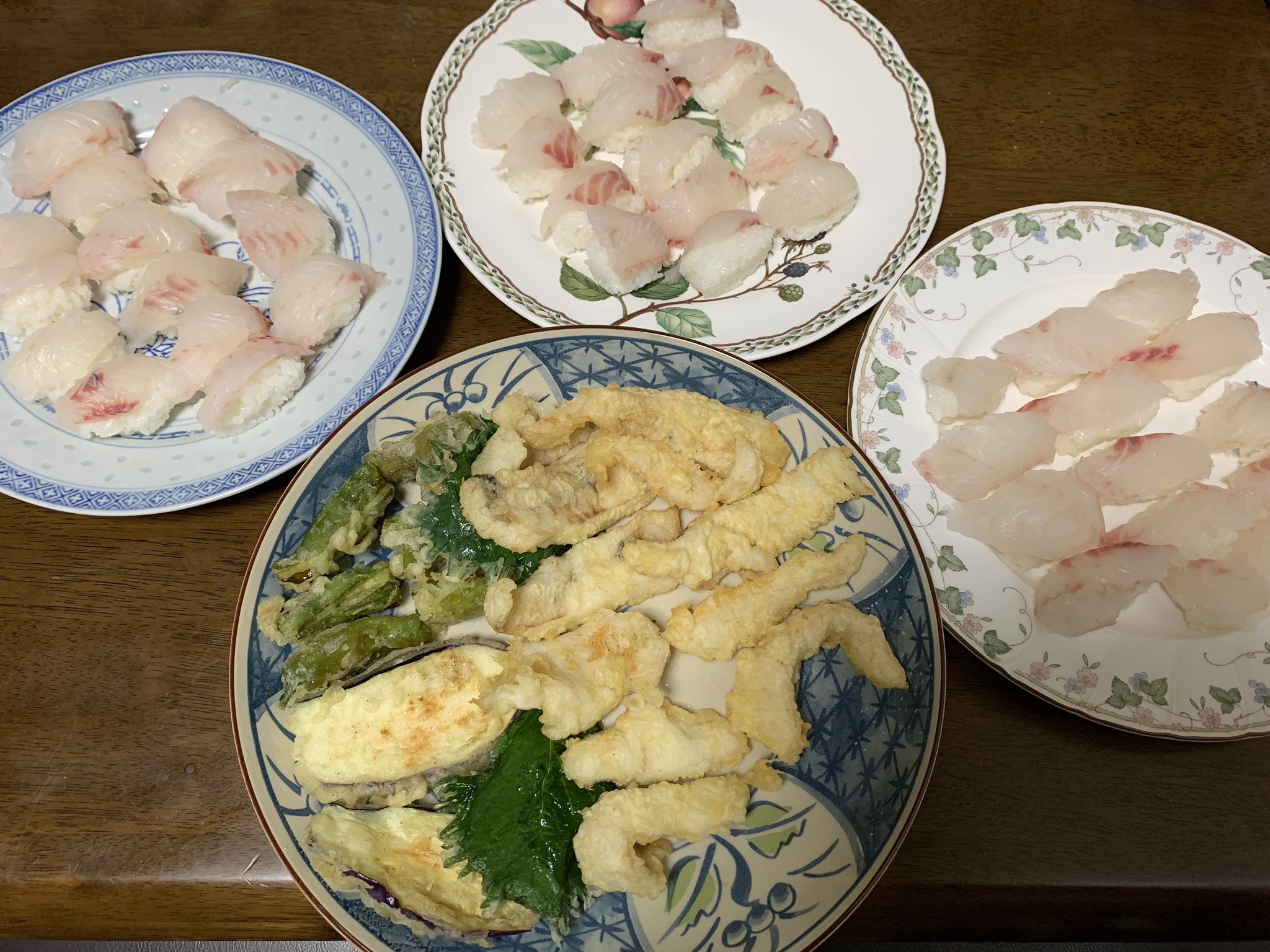 さかな 調理後 メジナのにぎり メジナとブダイの天ぷら 沢山できました メジナ グレ メジナ料理 T Co Mhlbvr8edp Twitter
