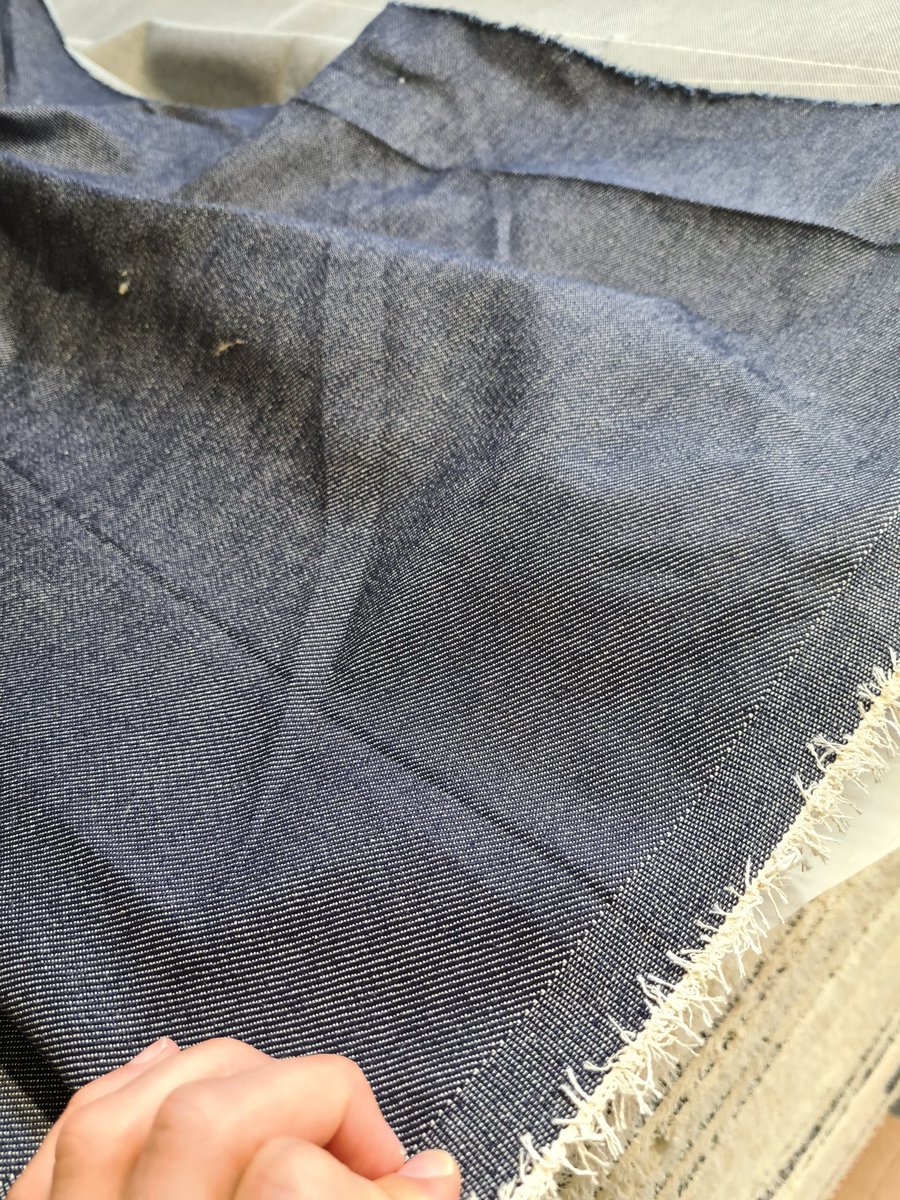 SamuelCollin2's tweet photo. Terminer les vacances par #tissagedefrance à Rupt sur Moselle 💙🤍❤
C est là que tout commence pour les jeans @1083officiel et d'autres textiles #madeinfrance #madeinvosges 🇨🇵
Un grand merci à Maryse pour cette passionnante visite de la filature et du tissage
👋 @ThomasHuriez https://t.co/PpyVbgNcfB