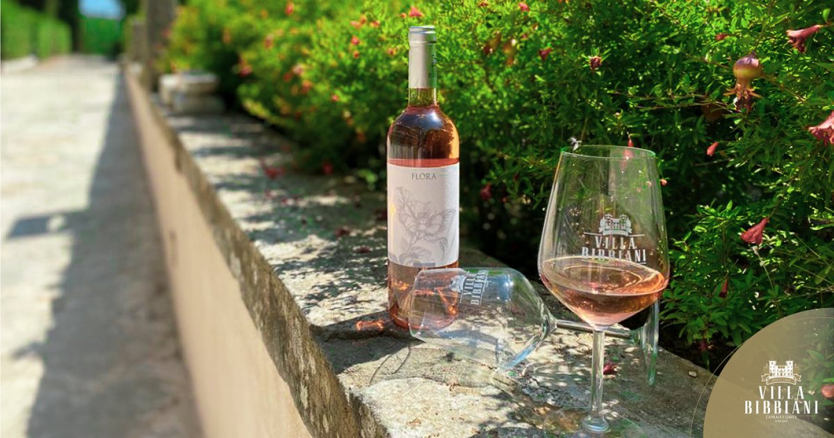 On a sunny day, with the right company and a tasty glass of Flora, #rosé from Villa Bibbiani: the best ingredients to fully experience a moment of summer shop.villabibbiani.it #villabibbiani