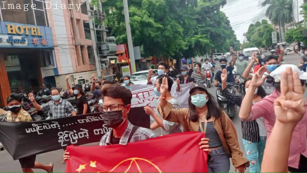 htetluzaw's tweet photo. The #Mandalay-Allied strike marched &amp; shouted slogans on the main streets in order to remove the military rule. #ICJ_BringSACToJustice #July23Coup  #WhatsHappeningInMyanmar https://t.co/szWQpRoU6O