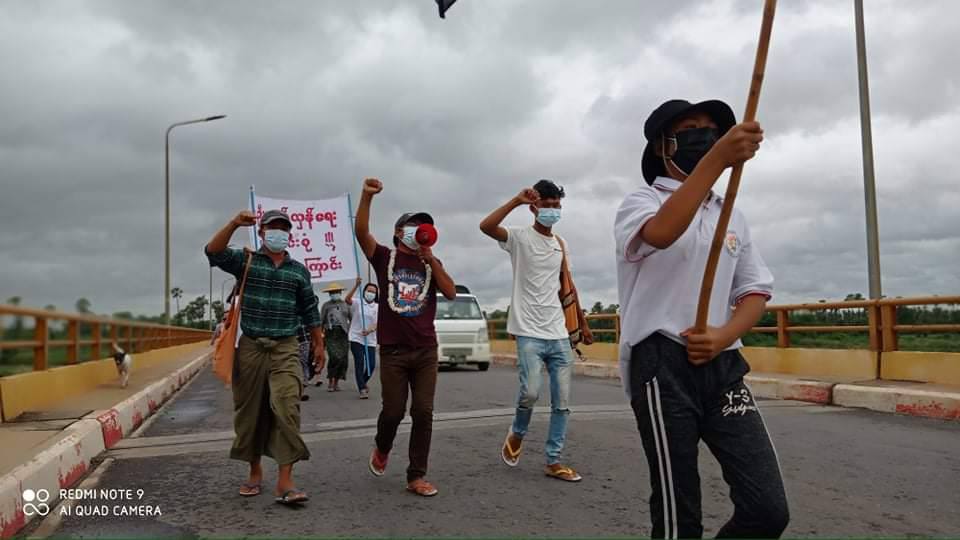 Despite arrests &amp; brutality by SAC, fearless villagers from #YinMarPin &amp; #Salingyi Tsp in #Sagaing Region marched on the streets again to protest the Genocidal Dictatorship. #ICJ_BringSACToJustice #July23Coup  #WhatsHappeningInMyanmar