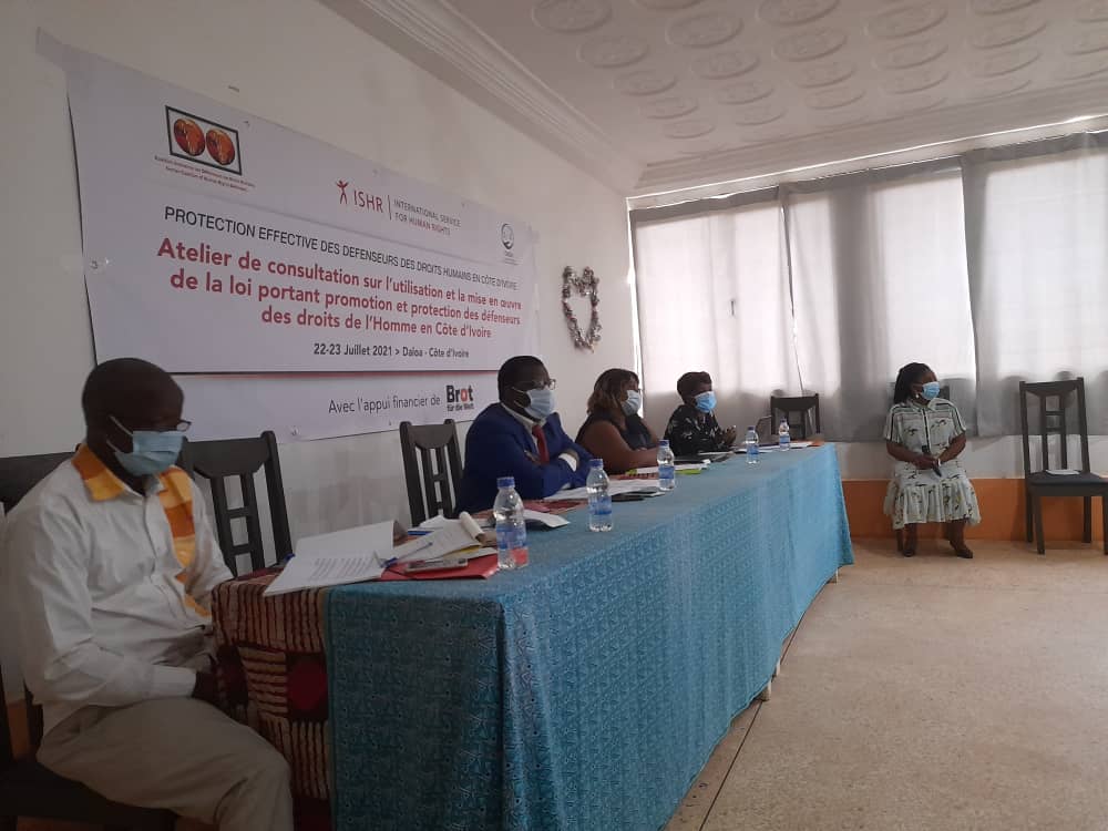 ciddh_officiel's tweet photo. La #CIDDH poursuit ce jour à Daloa  l'atelier de consultation sur la mise en œuvre de la loi de promotion et de protection des DDH
@ISHRglobal @ProtectionInt
@AfricanDefenders
@clement_voule
@Adelaide_ISHR
@StephanieWamba https://t.co/pDAV52v9oh