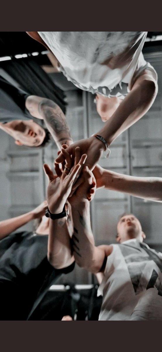 SanikaXD's tweet photo. And if the whole world was moving, I'd still stick with you
Keep clowning and streaming to be there with you
Over and over the only truth
Everything comes back to you 🖤
#11YearsOfOneDirection #11YearsOfClowning https://t.co/udQbSDbiNh