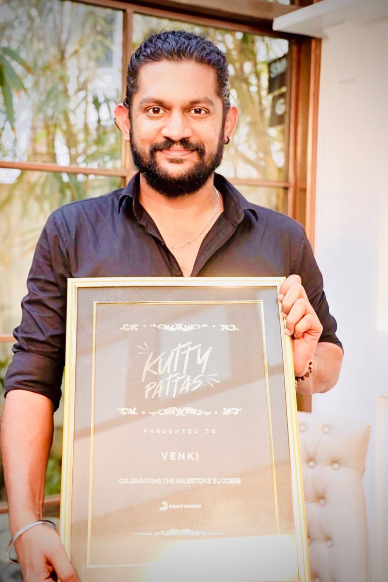 Venki_dir's tweet photo. Thank You My Lovely People For Making This Happen 🤗🤗
#KuttyPattasHits100Million #AshwinFans #Shivaangifans #Ashaangians #Ashaangi Fans #SandyFans #RebaFans and Finally #KuttyPattasFans ❤️❤️
MY FIRST ONE IN THE SHOWCASE 🥇 https://t.co/erjOw5iBBs