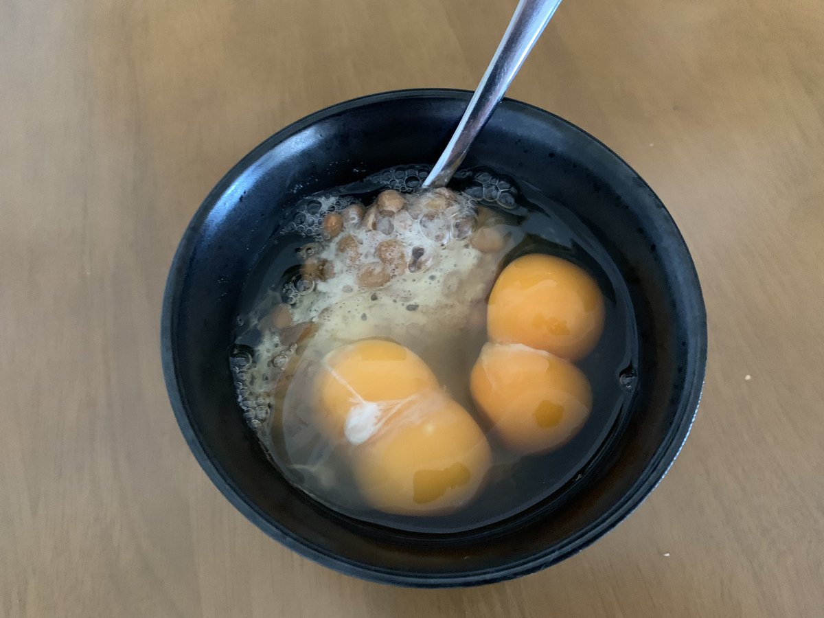 AkurodaAK's tweet photo. 今朝のタマゴ🥚

双子がふたつ👀

#双子のたまご https://t.co/i7V3GpHx12