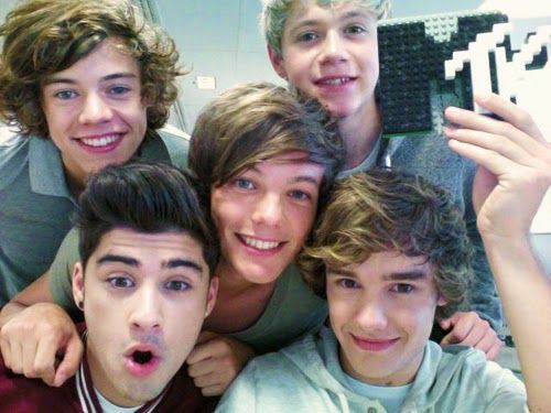 lauuutomlinsonn's tweet photo. 11 <3 #directionersstillgoingstrong #wearedirectioners #directionersbreaktheinternet https://t.co/bm4ScmHMeI