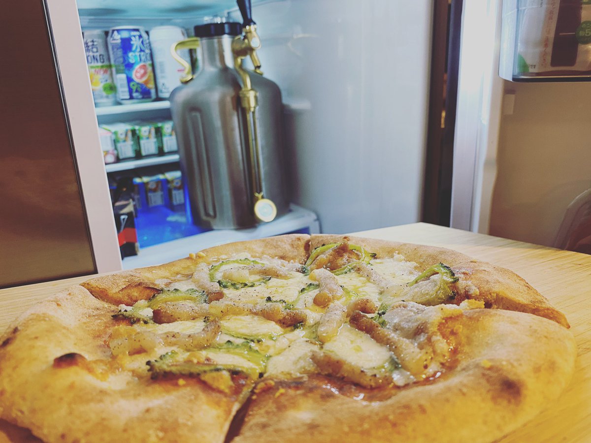 caorym's tweet photo. テレビで見かけてお取り寄せした沖縄Pizzaと、 @BeerCellarTokyo の3AセゾンでQOL爆上がり🍻
#ukeg のことを「グラウラーのフェラーリ」って褒めてもらえて嬉しい🐈💨 https://t.co/rFhNZYzFQU