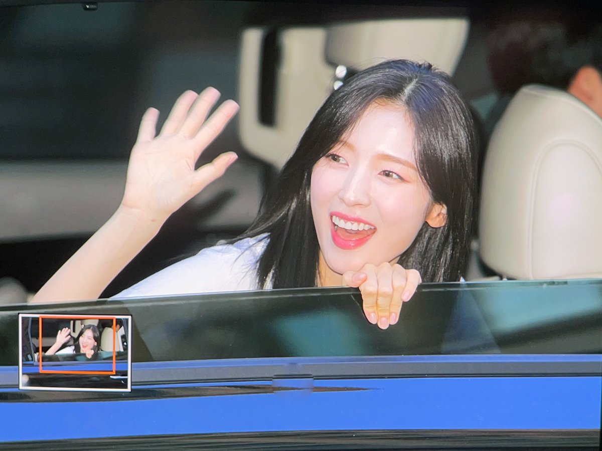 210723 아린 퇴근 프리뷰
은행장 아린이 수고했어💕💕👋🏻

#오마이걸 #OHMYGIRL #オーマイガール
#아린 #ARIN #アリン
<a href="/WM_OHMYGIRL/">오마이걸 (OH MY GIRL)</a>
