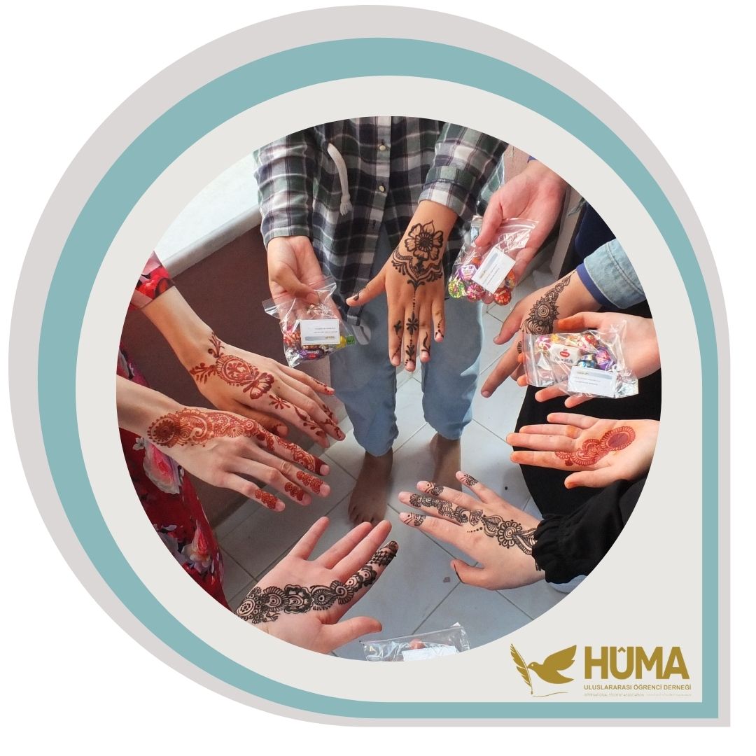 Hayırlı Bayramlar! 🕊️

Yeni dernek binamızda bayramlaşmak üzere bir araya geldik. Tatlı yiyip tatlı konuştuğumuz bir gün oldu, bayram kınası yakmayı da ihmal etmedik :)

Önümüzdeki etkinliklerde görüşmek üzere!

#humaailesi🕊️