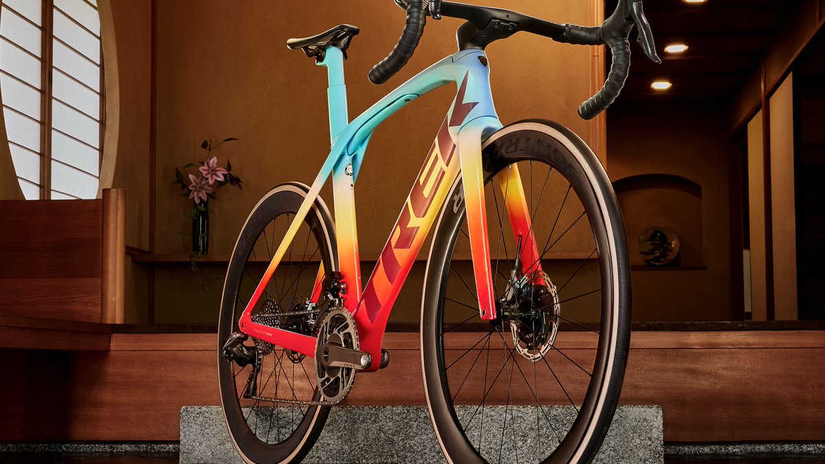 FirstLight is inspired by the land of the rising sun with hand-painted ribbons of color reminiscent of the magic of early morning rides ✨ See it here: ➡️ trek.bike/Project_One_t
-
-
-
#TrekBikesZA #ProjectOne #Custom