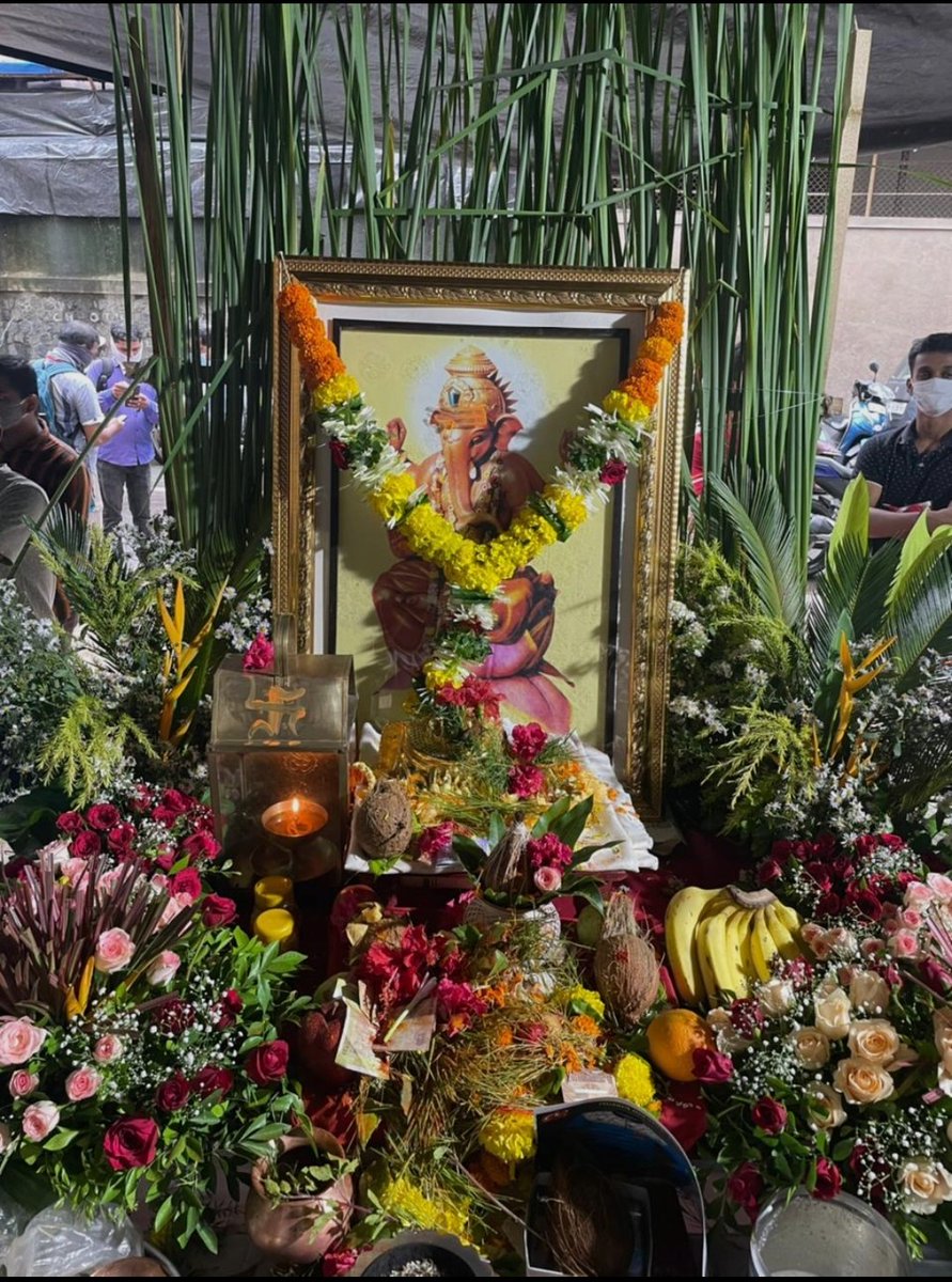 MumbaicharajaFP's tweet photo. || लालबाग सार्वजनिक उत्सव मंडळ, गणेशगल्ली ||
• || मुंबईचा राजा || •
मुंबईचा राजा पाद्यपूजा सोहळा २०२१🙏🙏
#mumbaicharaja
#ganeshgalli #22ft
#lalbaugparel
#lalbaugchaganeshotsav
#bappamajha
@Mumbaicha_Raja
@SamanvaySamiti https://t.co/6AypSguOA3