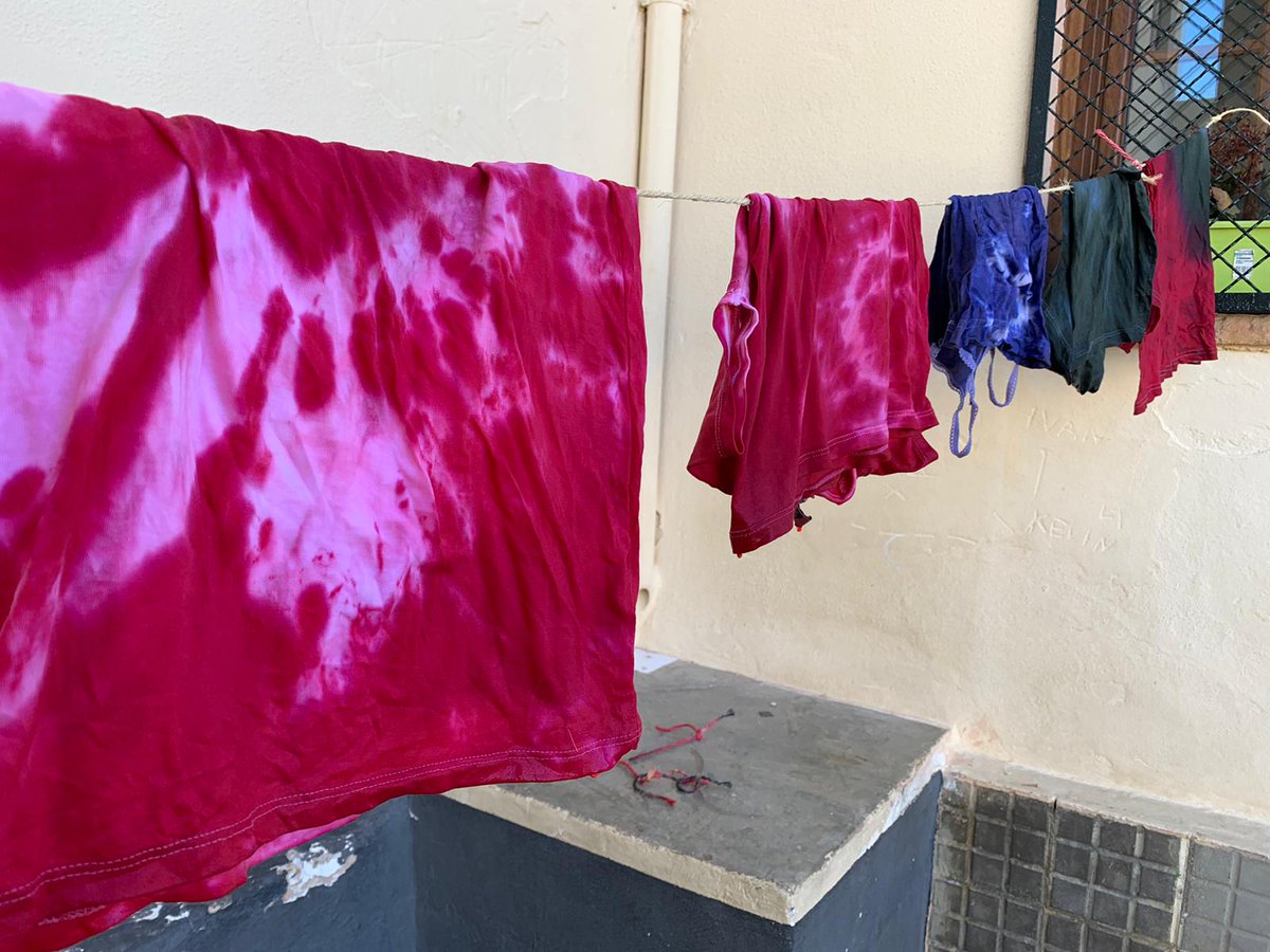 EspiralServeis's tweet photo. 👕Aquesta setmana a Obert a l'estiu Coll les camisetes blanques que han portat els participants han cobrat vida!
🎨Així han quedat els dissenys després del taller de tenyir camisetes que han fet els infants.
🤔Vols saber com es fa?⏯ https://t.co/YsoUHWU376...
#programaOBERT https://t.co/E4fphItpHz