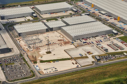 And now a close up of building iP2f  – 173,012 sq ft of new #warehousing under construction, with steelwork well underway and completion planned for the end of the year. More details from @GentVisick @CBRE_Leeds  and @CI_UKIndustrial. 
#Doncaster #logistics