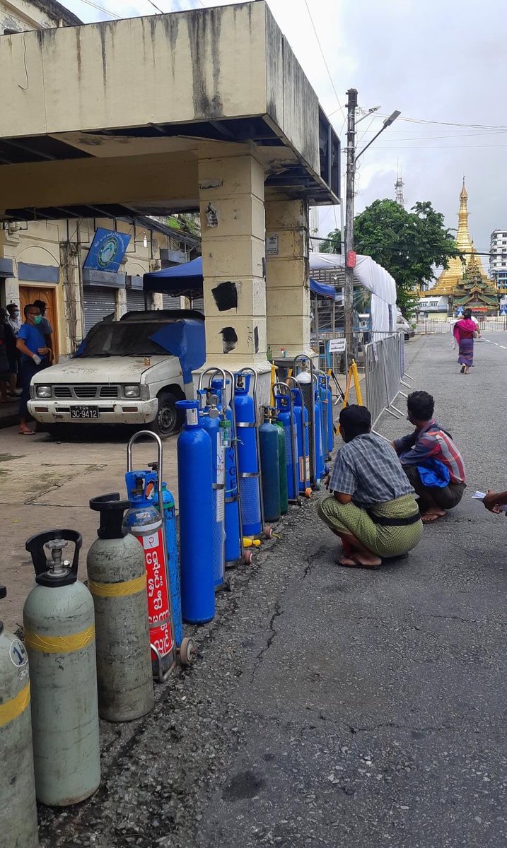 KeraJale's tweet photo. Today Scenes of civilians from #Yangon queued for refilling of Oxygen Cylinders. 

#WhatsHappeningInMyanmar
#July23Coup
#ICJ_BringSACToJustice 
#PrisonersWithCovid_NeedRx 
#MyanmarCovidSOS 
#MyanmarNeedsO2 https://t.co/hstZzPTuSy