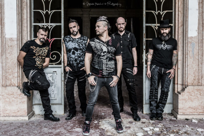 Metalitalia's tweet photo. METHODICA: una cover di "Back To Black" di Amy Winehouse #METHODICA - https://t.co/mfEV7aa0Ya https://t.co/aOf0RteHEb