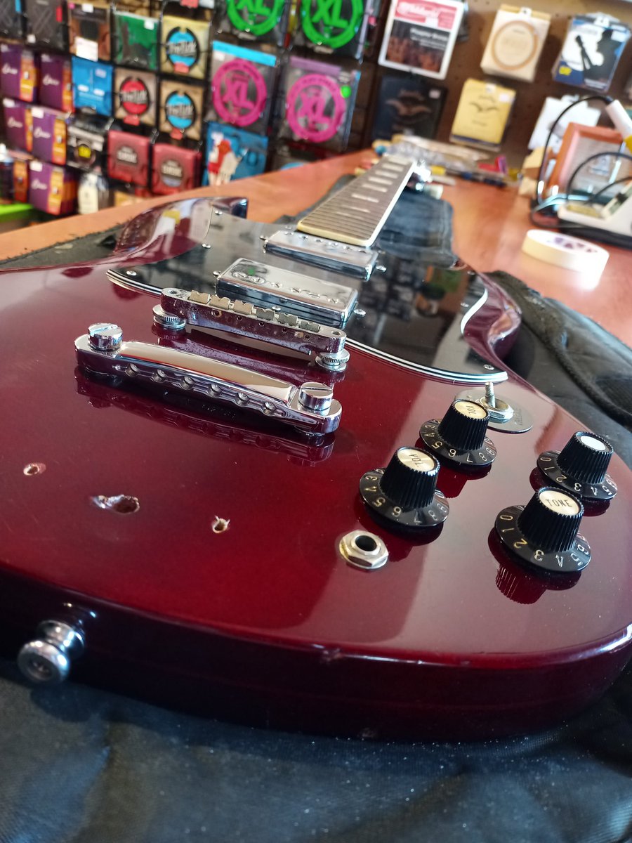 Thundercloud28's tweet image. Sometimes a stopbar will do... We had to add a stopbar to this beautiful Ibanez SG Copy after the customer removed the bigsby bridge (reasons we don't need to mention) now its time for a re-wire &amp;amp; setup... #stopbar #drillholes #replacement #bigsbybegone #nomorewhammy #ibanez #sg