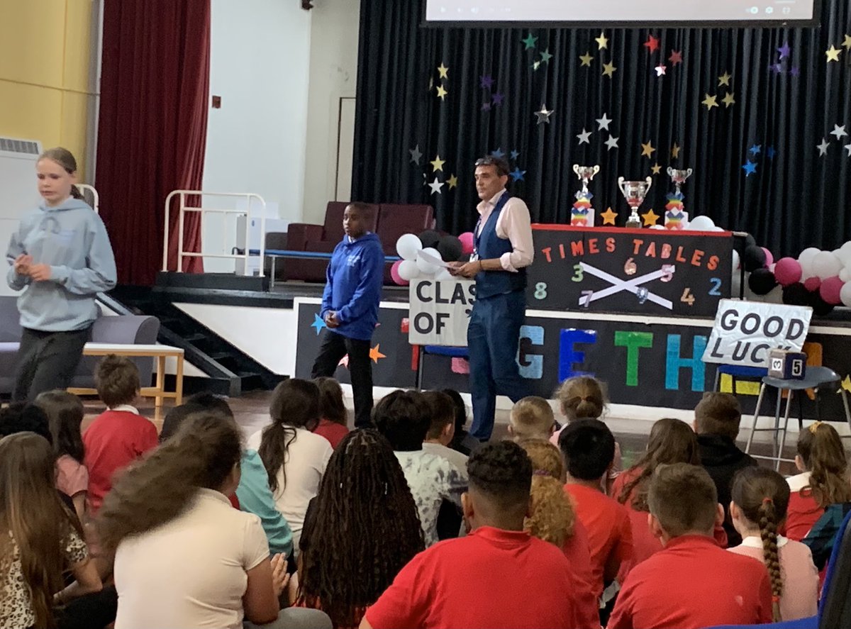 How lucky are we <a href="/ParklandsLeeds/">Parklands Primary</a> with <a href="/chrisdysonHT/">Chris Dyson FCCT</a> leaving a meeting early for the #FundayFriday Best Seats in the House Assembly at 11.15am this morning.