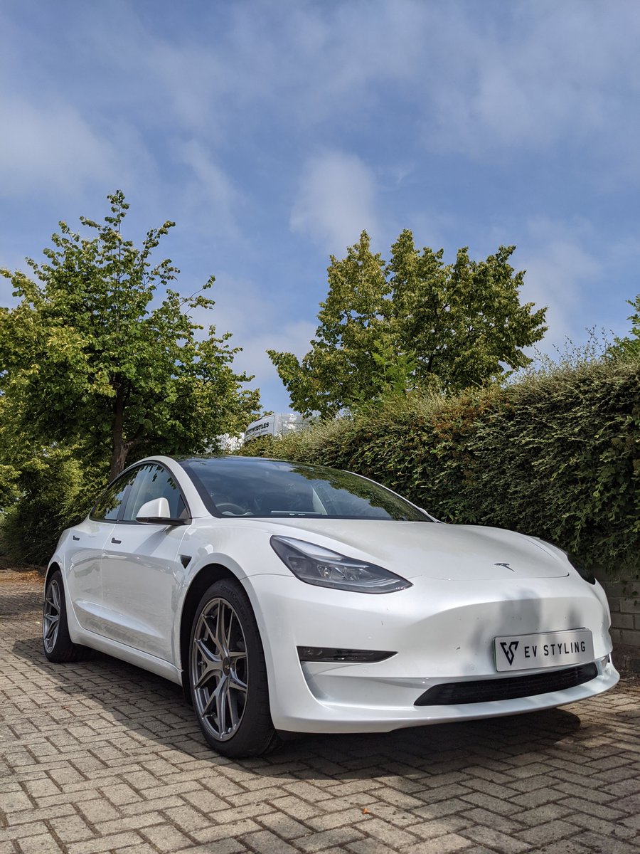 Fast Wheels FC04 on a #Tesla Model 3. Tyre Packages available
evstyling.co.uk/product/fast-w…
£1195 inc VAT
#fastwheels #tesla #teslauk #teslamodel3 #model3