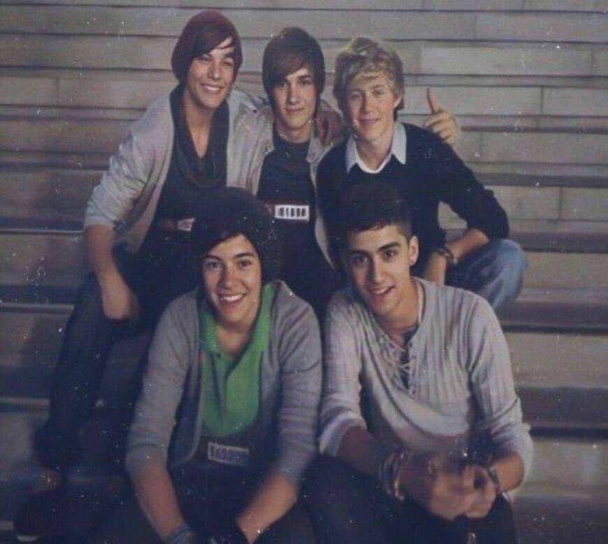 1DTENTHANNIVERS's tweet photo. 📸First photo taken as a group by Anne

#11YearsOf1D #11YearsOfOneDirection https://t.co/yCJXWIDl0h