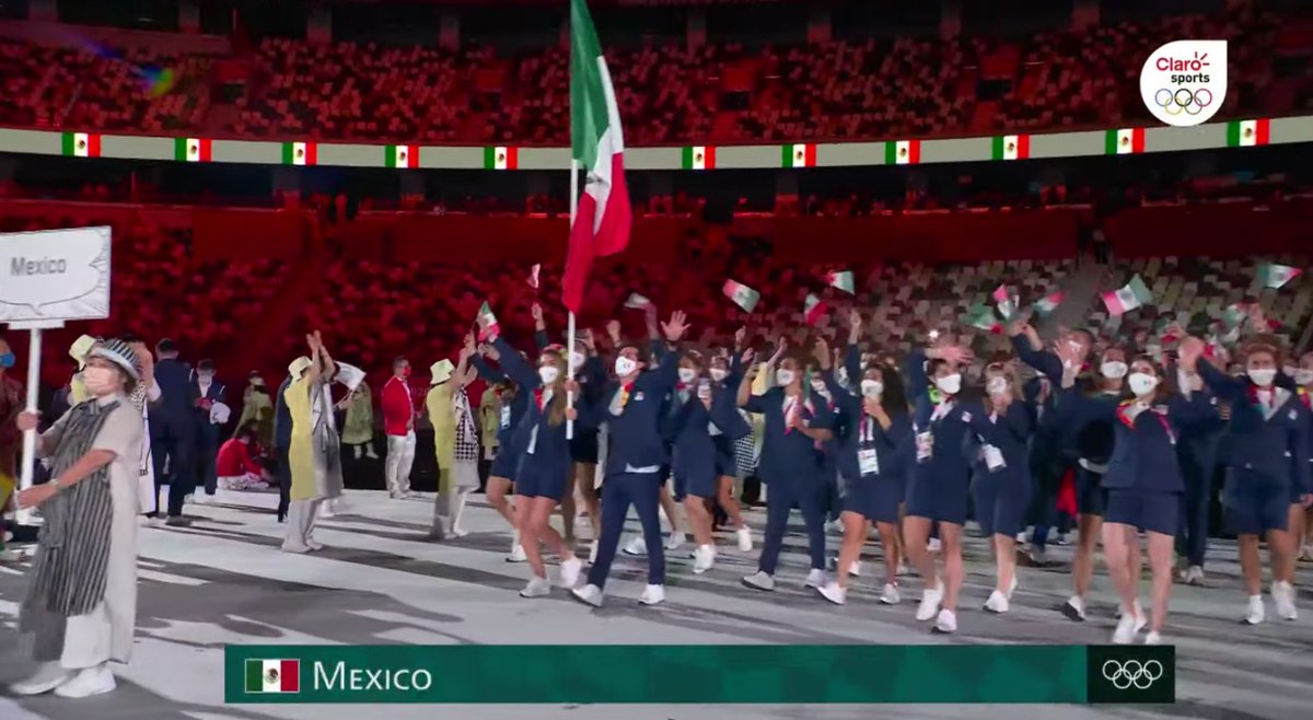 ¡Llegó el momento que tanto esperábamos¡
La delegación mexicana en el desfile de países participantes en la ceremonia inaugural de los #JuegosOlimpicos #Tokyo2020