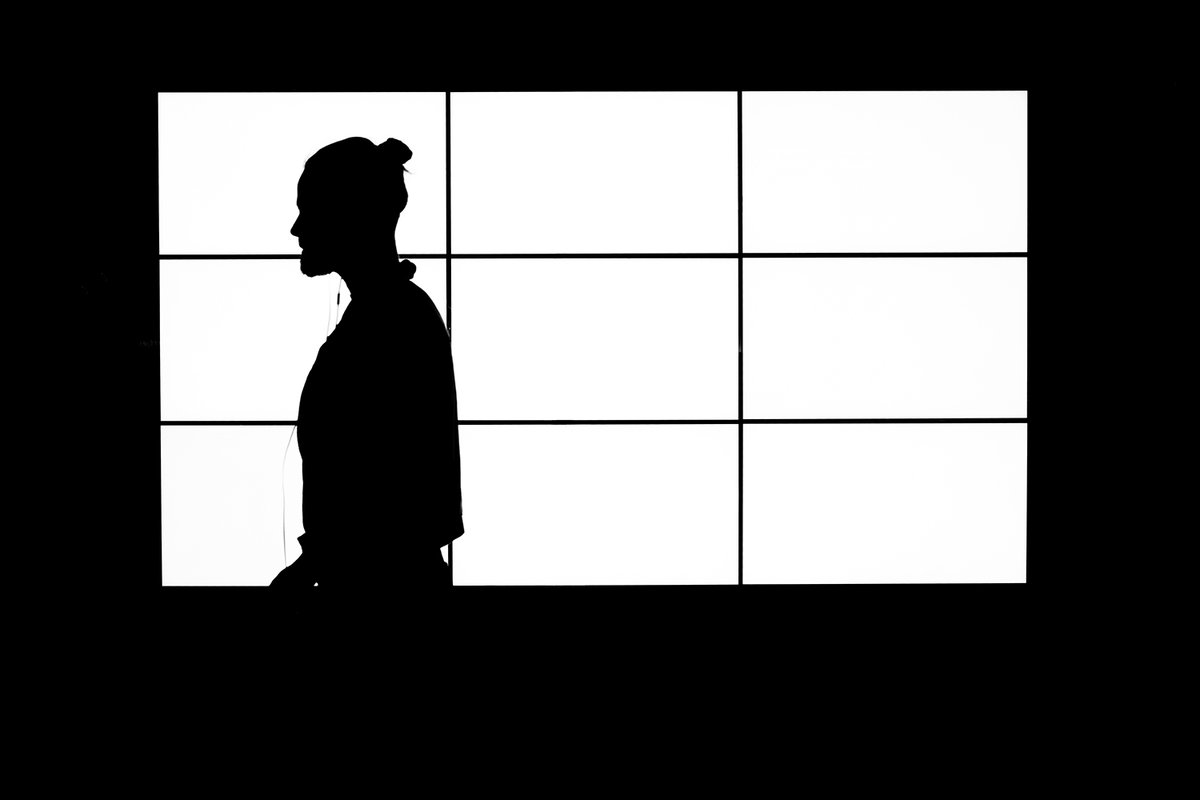 FleetingPicture's tweet photo. The rule of series. #fujifilm_xseries #fujix100V #streetphotography #silhouette #NightPhotography #bnw_captures #bnwphotography #streetphoto #Rule #dutchstreets #dutchphotographer https://t.co/xUY6HwUb6n