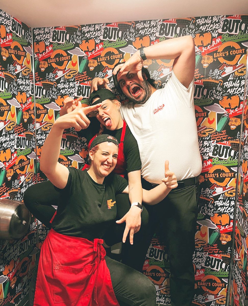 When everyone in your squad is 'the weird one.' Nothing but love for this lot. 🤟 | 📷 IG: granjastyle #FriedChicken #ButterMilk