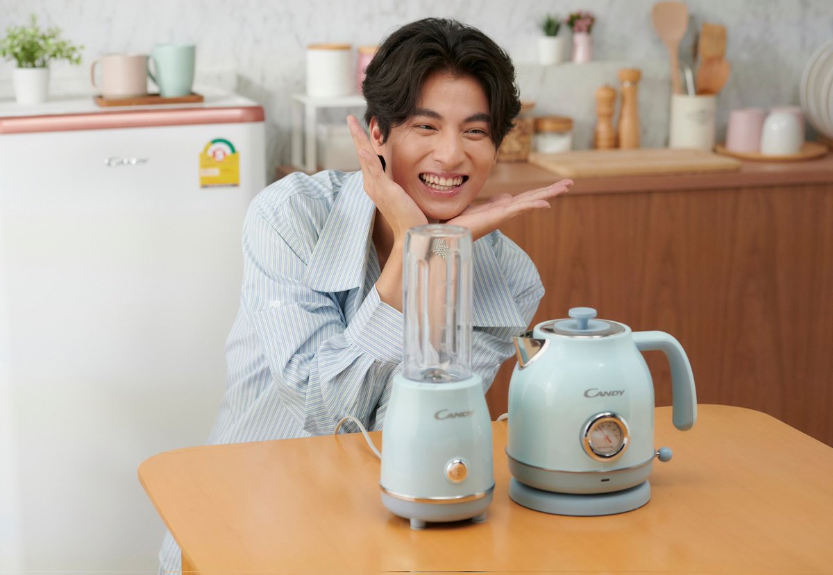 WOMENTERTAIN's tweet photo. “กลัฟ” คณาวุฒิ เฉลยหน้าตาความรักแบบ Candy ส่งเครื่องปั่นผลไม้ และกาต้มน้ำไฟฟ้าสุดคิวท์ เอาใจแฟนคลับสายเฮลท์ตี้

[อ่านต่อ...https://t.co/HaBMY3gyjX ]

#ข่าววันนี้ #บันเทิง #ข่าวบันเทิง #บันเทิงไทย #SimplifyYourLife #Candyชีวิตง่ายสไตล์คุณ #CandyThailand
#กลัฟคณาวุฒิ #GulfKanawut https://t.co/BnSyWnDTC1