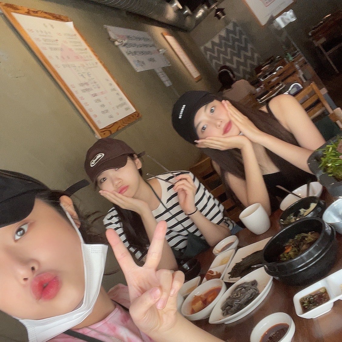 Today Hyewon met up with ssamyen and eat gopchang together
