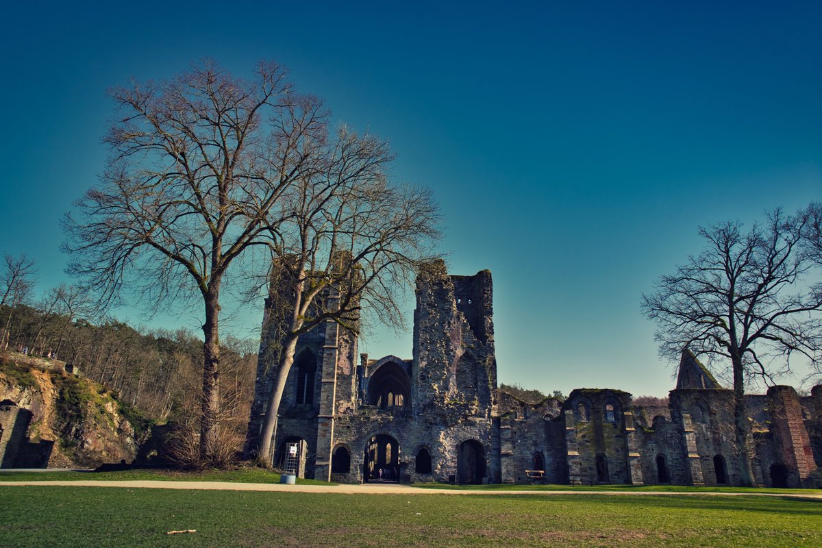 TravelinPinkTIP's tweet photo. In 1855, the railway line between Ottignies and Charleroi was built, and it passed through the Abbot's Palace gardens. At that time, people didn't know about the history and the meaning of the place. #abbayevillers #abbey #belgium #ruins https://t.co/pY8LLRaxjB