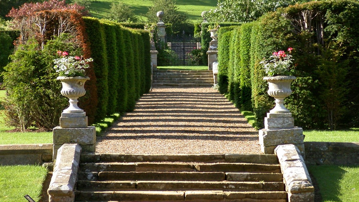 MilesandBarr's tweet photo. Today marks the beginning of #LoveParks Week – what better way to celebrate than sharing our favourite parks?

Here’s Goodnestone in #Canterbury, which boasts a stately home and magnificent gardens.

Which Kent park is your favourite?

📸 @VisitKent

#park #eastkent #milesandbarr https://t.co/ASypPoiFoL
