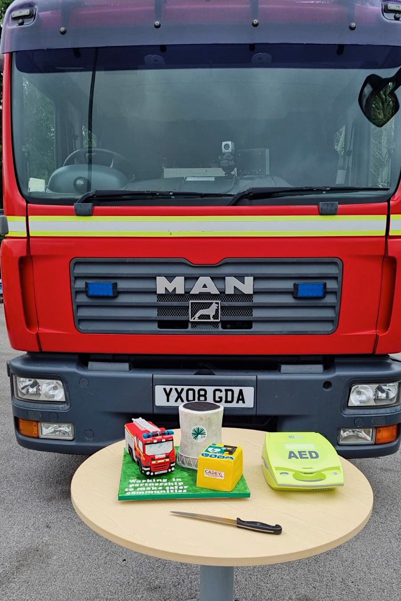HFRSolutionsCIC's tweet photo. In addition to delivering their response provision, we are proud to provide @GroupPx with another defibrillator🚒
What better way to celebrate than with cake?🍰
#PlanPrepareRespond #CommunityReturn https://t.co/6z9L9i1y5b
