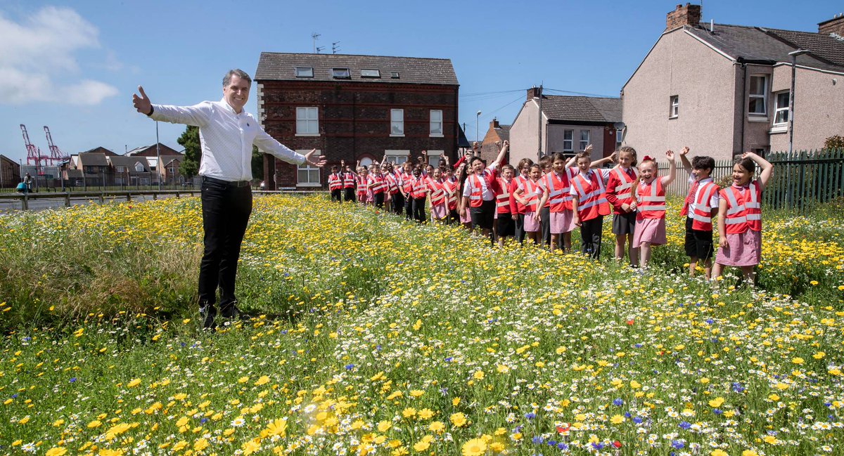 Regenerus's tweet photo. Explore our 11 #headnorth #wildflower sites across Sefton and Liverpool. Maps + flower identification sheets available at @World_Museum @Ykids_Charity @VenusCentre @flowerguyfloris #maylogan #northpatk @TheGatewayColl @scouseflowers @LpoolCityRegion @MetroMayorSteve #GreenLCR https://t.co/nfysnO3Xdm