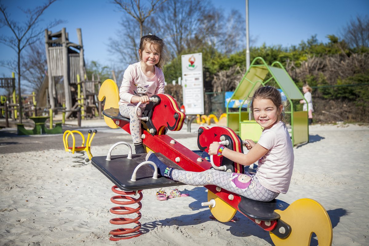 Kom in de #zomervakantie naar 'òs Parkje' in #Susteren, 't Hingen' in #Echt, 't Veldje' in #Nieuwstadt, 'De Speelkoel' in Sint Joost of een van de kleinere #speeltuinen en speelvelden in #HetSmalsteStukjeNederland! ☀️🤸  📸 Foto door Zipsfotografie 📍 De Speelkoel in Sint Joost