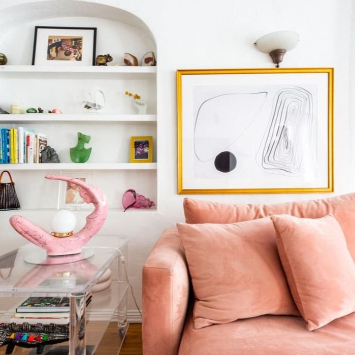 erinfabio's tweet photo. Pink couch? We think yes @itsmekellieb 🤩When working from home, it is so important to customize your space to reflect your vibe. A fun space to foster productivity... and for post-work naps!
.
.
. 
#socialmediamarketingagency #socialmediamarketingtips #teamworkmakesthedreamwor https://t.co/TjJwvwbFwx
