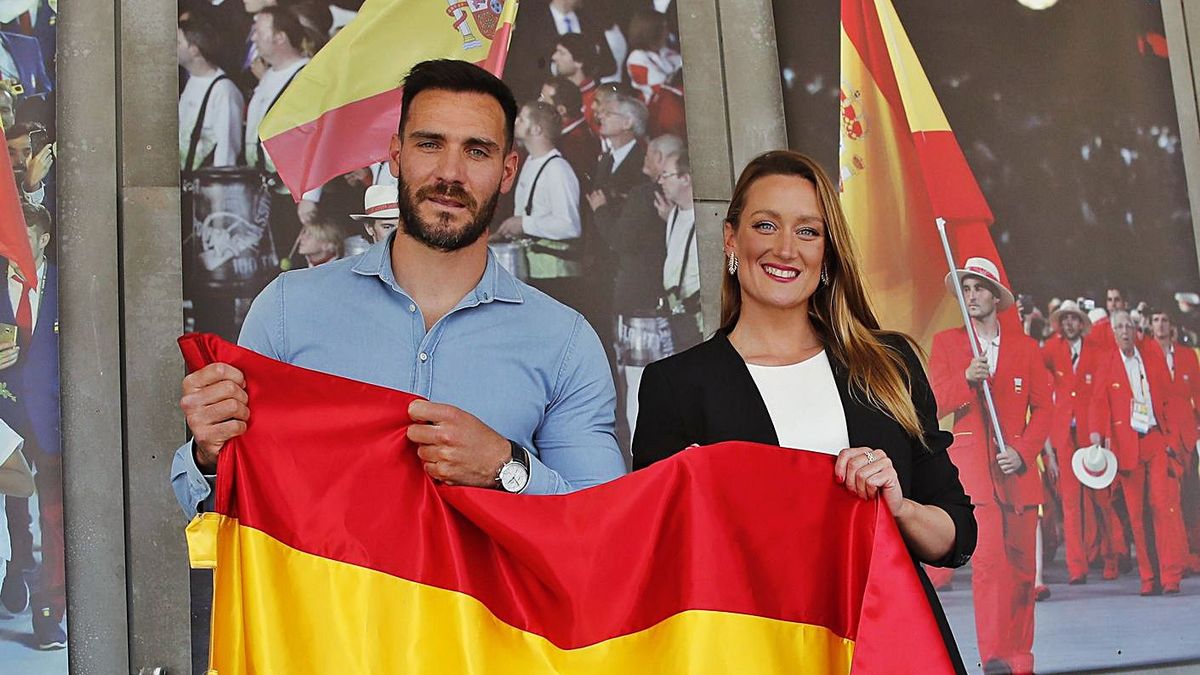 Orgullosos de nuestros abanderados 🇪🇸 

Mireia <a href="/miss_belmont/">Mireia Belmonte</a> 
Saúl <a href="/Saul_Craviotto/">Saúl Craviotto</a>