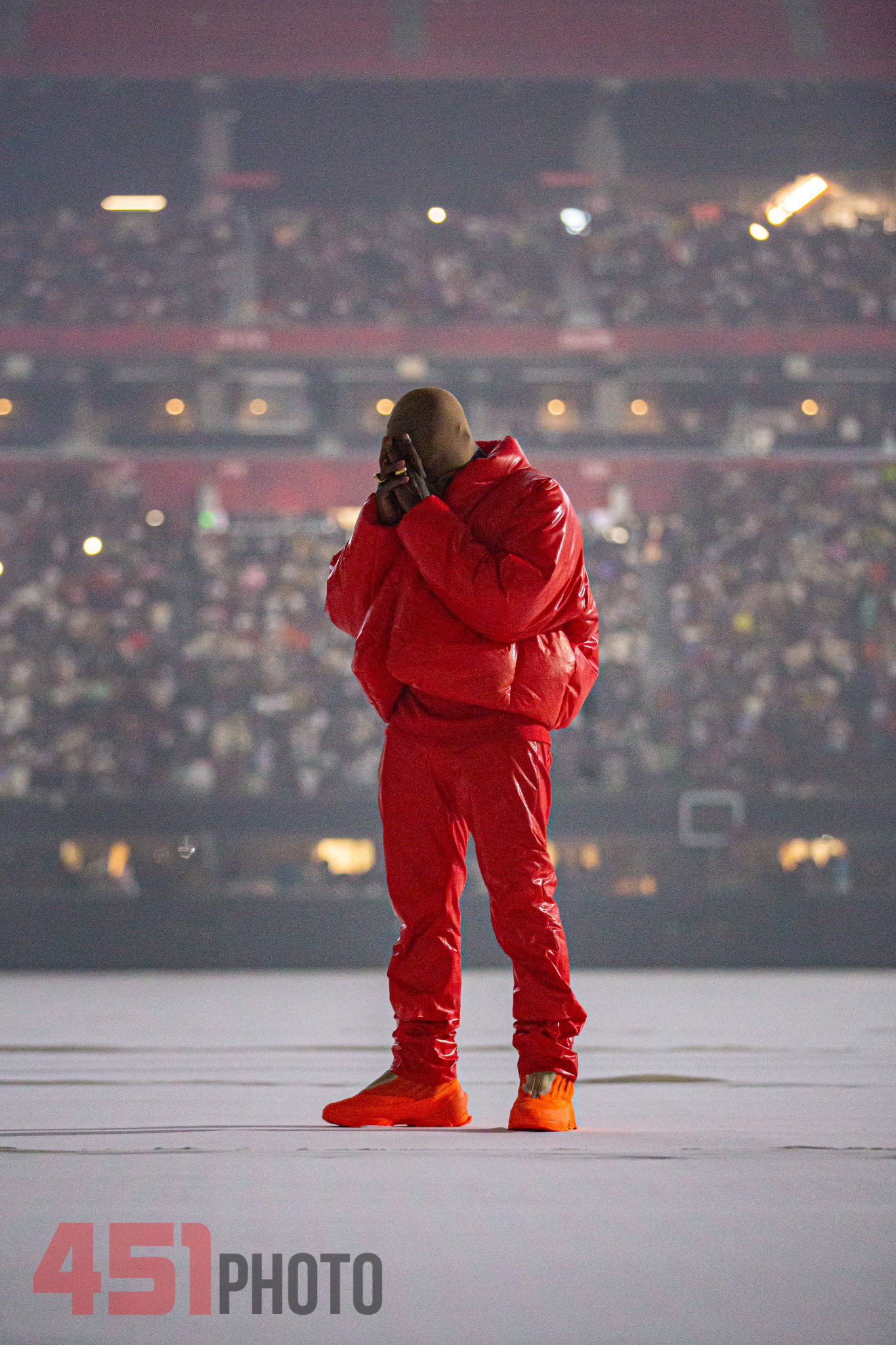 Normalt min Rettelse Couture is Beyond on Twitter: "Kanye West wore a red puffer jacket from his  upcoming YZY GAP collection with a pair of unreleased Yeezy 1020V boots at  the #DONDA listening party in