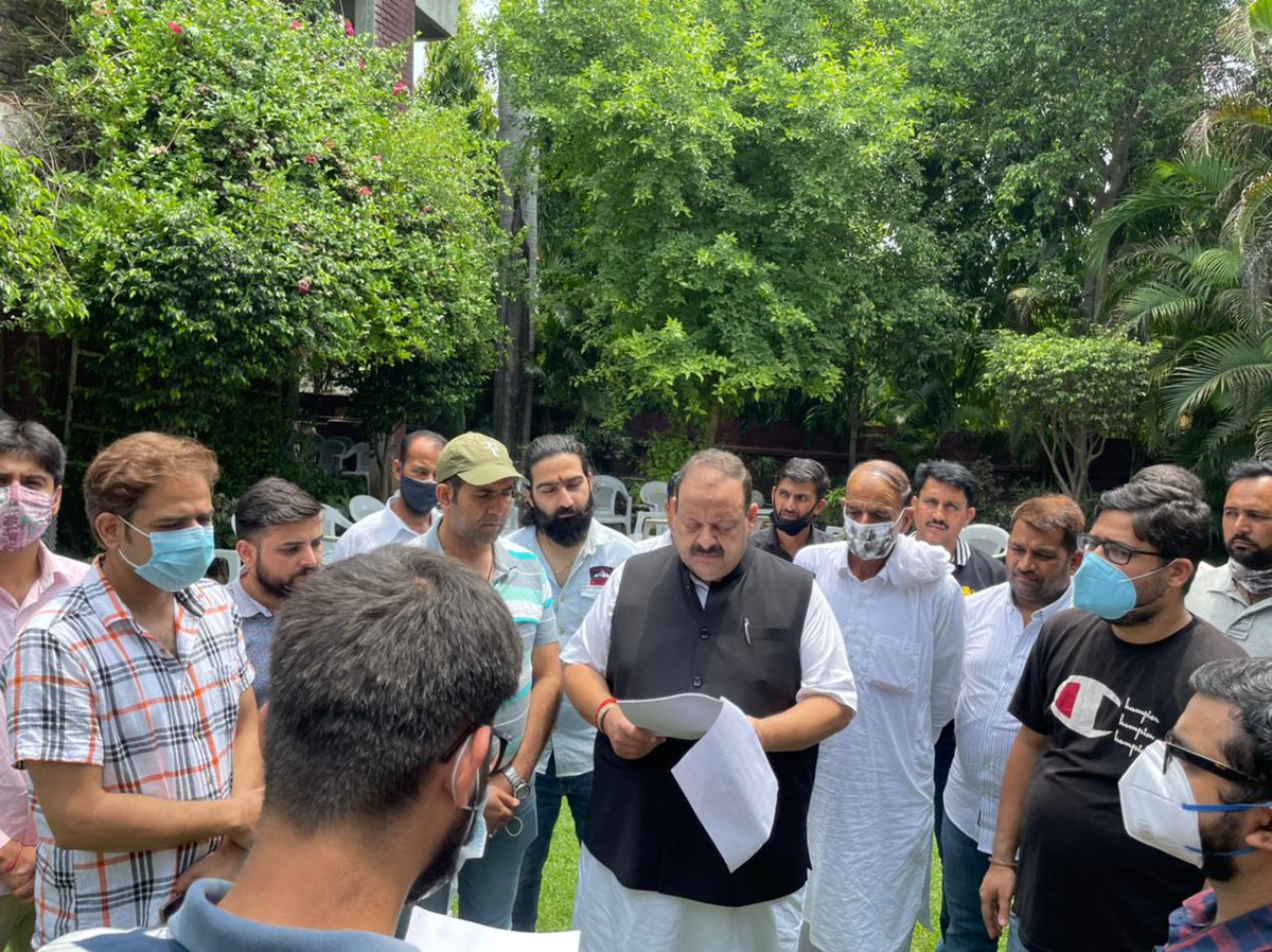 KpSolidarity's tweet photo. We continue to raise the demand for revocative of the draconian #SO194.
In this regard, we have reached out to leaders from all politically spheres including @JKNC_ .
NC's @DevenderSRana today heard our issues and backed out demand. https://t.co/P5nylpGqsF