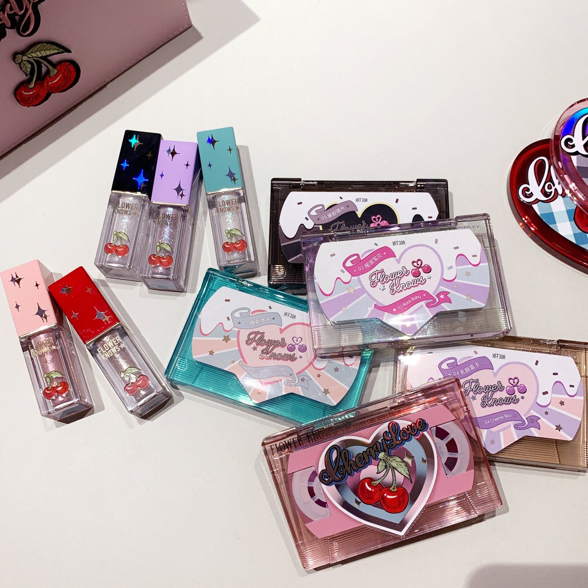 フラワーノーズ #CherryLoveシリーズ の6色入りカセットテープアイ