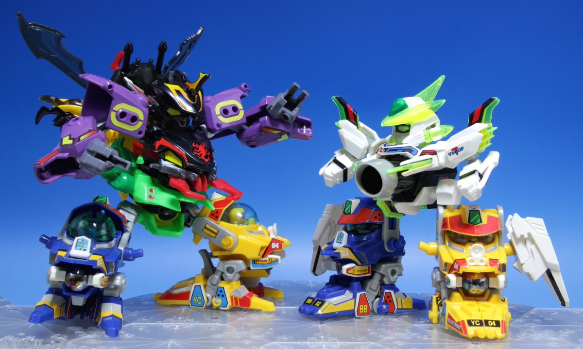 ビーダマン爆外伝V のメカに別ビーダマンの足の人たちが二組あるので