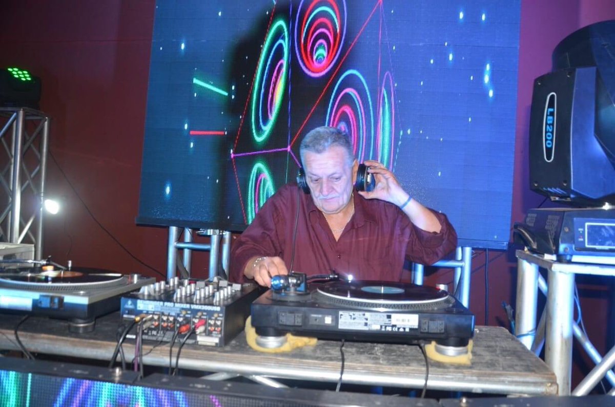 MUSICA El reconocido DJ y programador musical Adolfo "Coco" Ramos, falleció en la madrugada de hoy, luego de varias complicaciones en su estado de salud.
Marcó una época no solo en la radiofonía nacional, sino en grandes y recordadas fiestas #R800AM