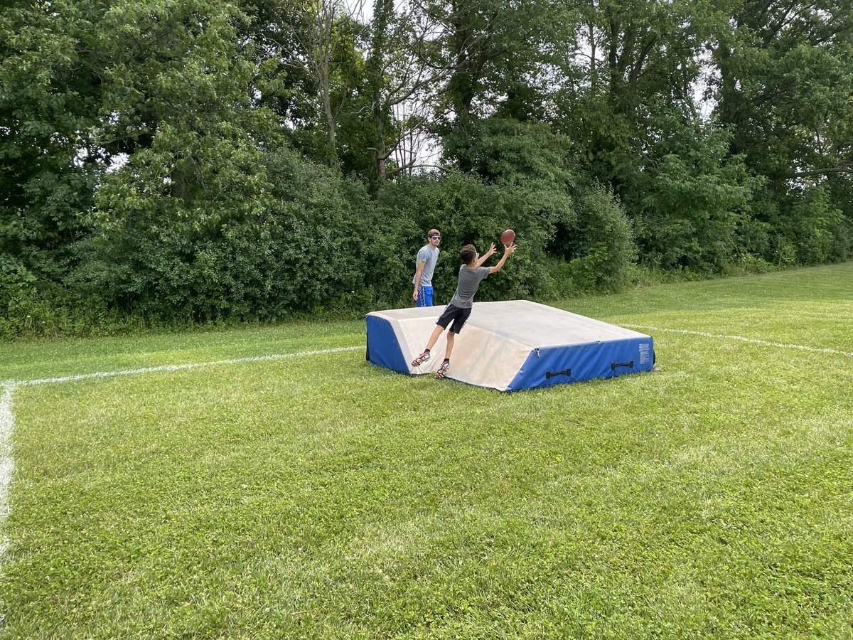 coach_king_ohs's tweet image. 35 1st-6th graders out for Future Bulldog Football Camp.  A big shout out to all the middle school and high school players and coaches who volunteered their time to put the camp on! The future of Bulldog football is bright!

#futurebulldogs #WeTheDogs